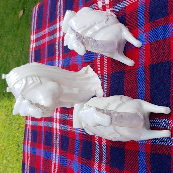 Decorative 3-Piece Holiday Ceramic Camels Set in all Cream Tone - Picture 2 of 13